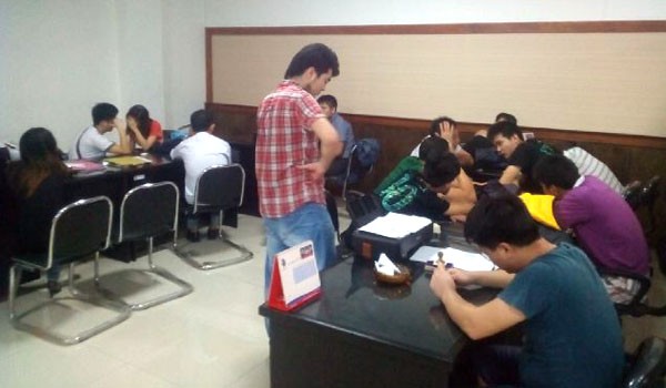 Warga Negara Asing (WNA) asal Tiongkok (Cina) saat diamankan oleh Polsek Jambi Selatan beberapa waktu lalu