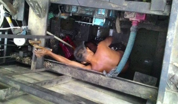 Twerlihat warga yang meninggal dimesin dinamo