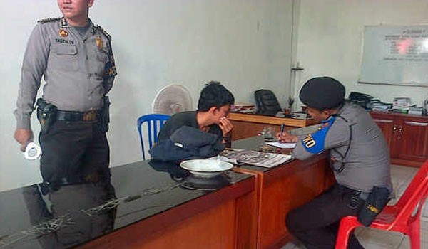 Masih dibawah umur membawa senjata tajam diamankan polisi saat menonton laga Kota jambi vs Batanghari