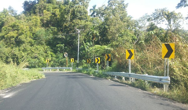 Rambu-rambu lalu lintas yang dipasang di jalan Kerinci-Bangko