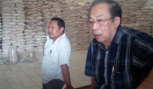 Pemilik Gudang saat memberikan keterangan kepada wartawan