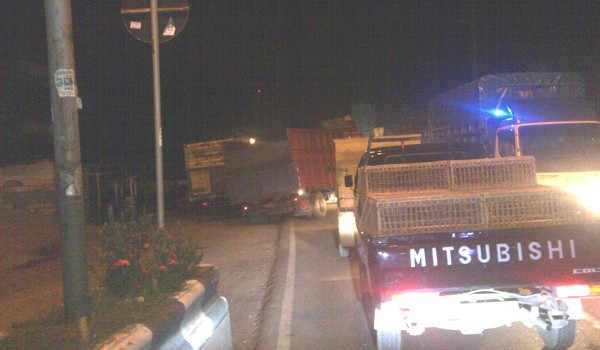 Jalanan terlihat macet hingga 30 menit, akibat mobil batubara