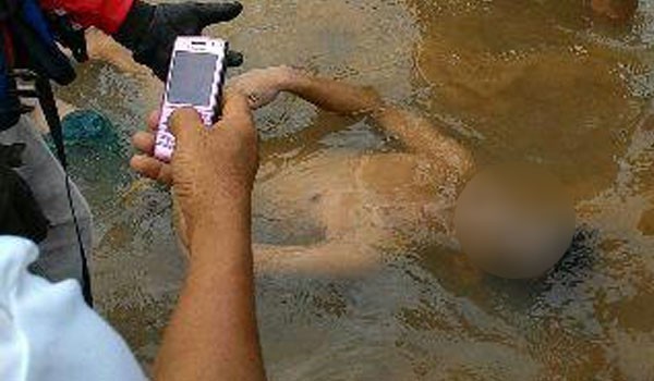 Mayat Depi ditemukan mengambang disungai