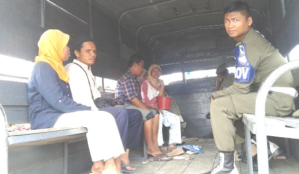 DIAMANKAN: Pengemis dan gepeng yang berhasil diamankan jajaran satpol PP. HADI/JE      