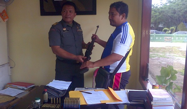 Senjata api rakitan laras panjang yang ditemukan dipondok warga Desa Semambu 