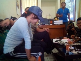 Korban saat berada di Mapolsek Telanaipura