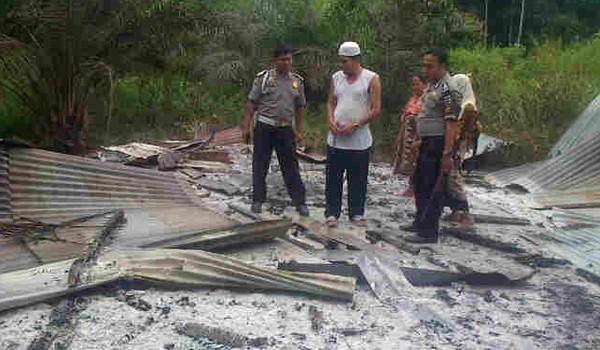 Rumah yang dilalap sijago merah Muaro Bungo