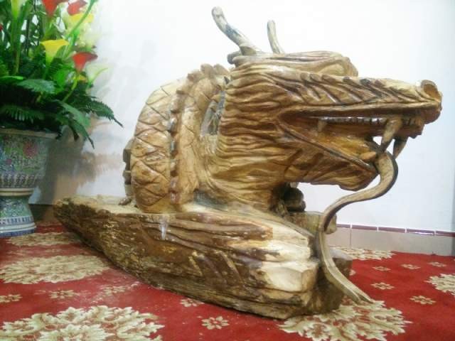 Batu Sungkai berbanderol Rp 1 M ini menghiasi salah satu ruangan di rumah dinas Bupati MeranginÂ  