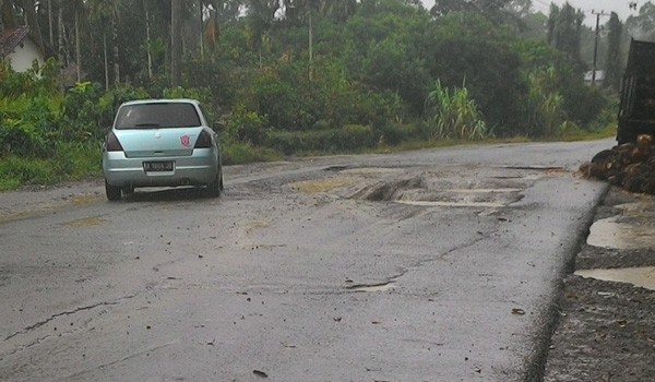 Kondisi salah satu ruas jalan di Kelurahan Parit Culum II