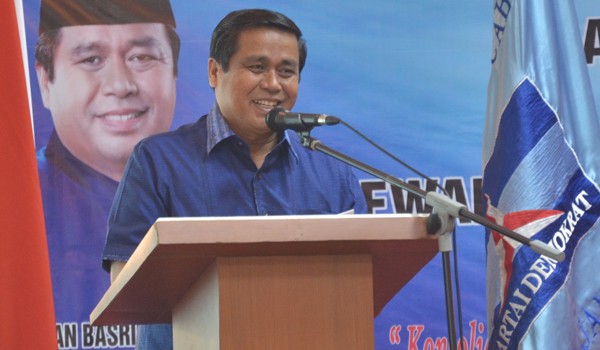 Gubernur Jambi Hasan Basri Agus