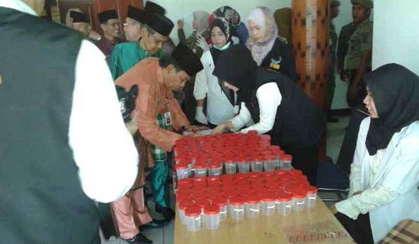 Tes urine di Pemkot Jambi beberapa waktu lalu
