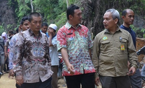 Sekda Batanghari Ali Redho saat mengikuti acara kunjungan Mensos di Batanghari