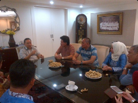 Ketum DPP PAN Zulkifli Hasan saat bertemu dengan Zulkifli Nurdin dan perwakilan DPD PAN Jambi 