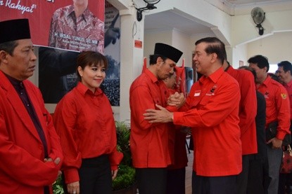 Edi Purwanto dapat ucapan selamat dari Irsal Yunus