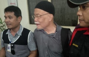 Nasrun Arbain, saat tiba di Bandara Sultan Thaha Jambi, Selasa (7/4) malam