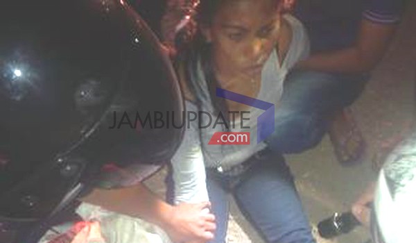 Perempuan pengedar sabu yamg ditangkap karena mengedarkan sabu - sabu