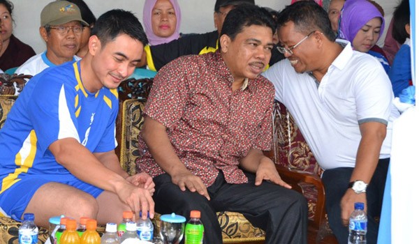 Zumi Zola, Handayani dan Supriono