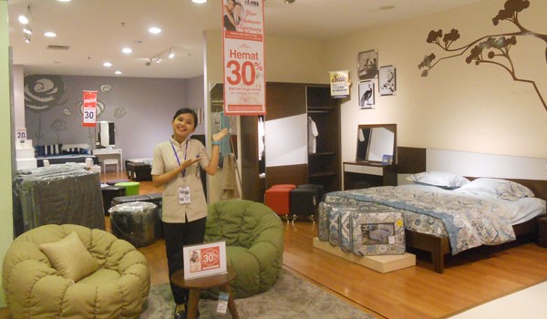 <b>Foto:</b> Informa memberikan diskon 30 persen bagi calon pengantin yang akan menikah dengan menunjukkan KTP dan Undangan   