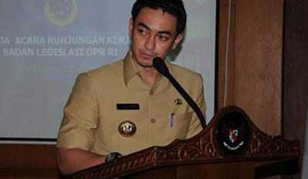 Bupati Tanjabtim Zumi Zola Zulkifli