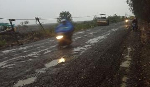 Kondisi tiang listrik di tanjabtim yang tumbang