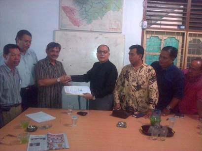 Pengurus PAC se-Kota Jambi menyerahkan surat dukungan kepada Sertiansyah.