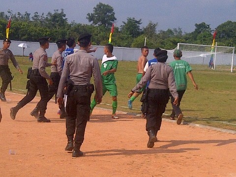 Pertandingan antara Batanghari versus Kota Jambi sempat diwarnai insiden kecil