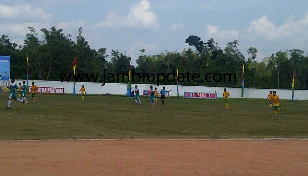 PS Tebo saat melakoni laga kontra Bungo di Stadion KONI Batanghari. Tebo akhirnya ke luar sebagai pemenang