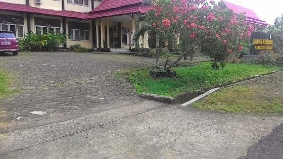 Kantor di Muara Sabak terlihat sepi