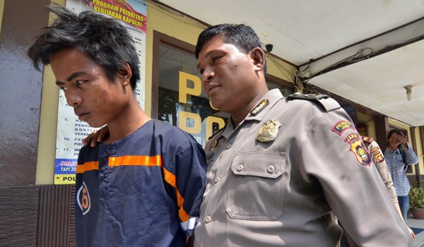 Pelaku pencuri genset masjid yang diamankan polisi