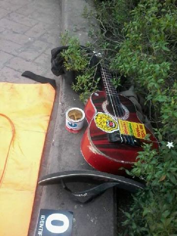 Barang milik korban yang ditemukan di sekitaran kolam air mancur tugu juang