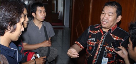 Mantan Kadiknas Provinsi Jambi Idham Khalid usai diperiksa penyidik Kejati Jambi beberapa waktu lalu terkait kasus masterplan 