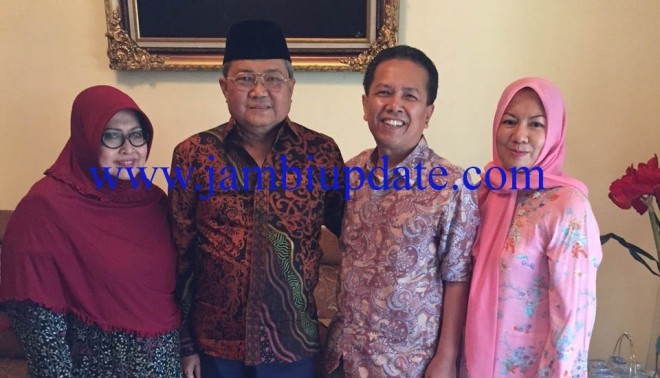 Sofia Fattah, Abdul Fattah, Syahirsah dan Yuninnta Syahirsah usai pertemuan di kediaman Abdul Fattah