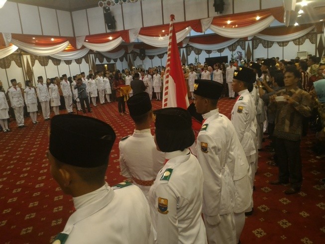 Pengukuhan Anggota Paskibraka di rumah dinas Gubernur Jambi Sabtu malam ini (15/8)