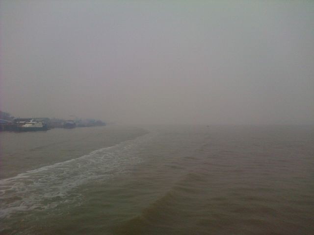 Kabut asap yang menyelimuti laut Tungkal