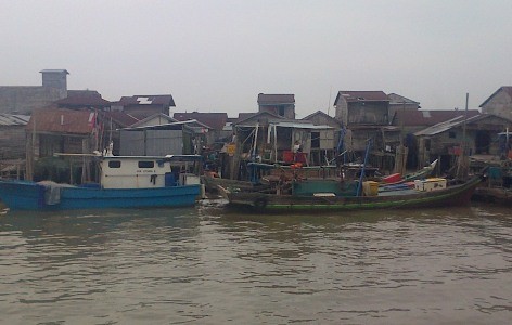 Kapal nelayan yang bersandar di dermaga