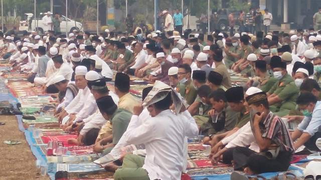 Pemerintah Kota Jambi, Senin (31/8) sekitar pukul 15.00 WIB, melaksanakan Salat Istisqa.
