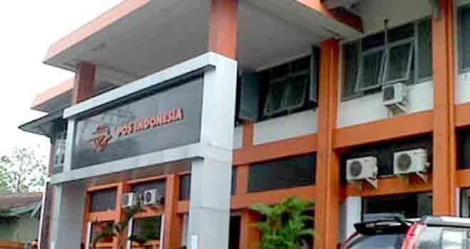 Suasana Kantor PT Pos Indonesia Cabang Jambi.