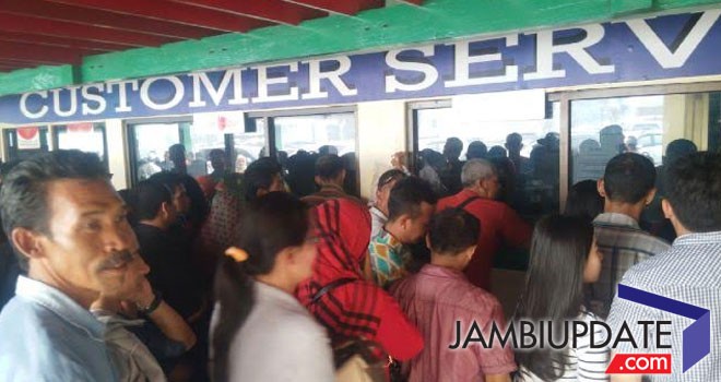 Penumpang Lion Air merefund tiket mereka karena kabut asap di Jambi membuat pesawat tidak bisa landing.