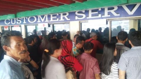 Penumpang Lion Air merefund tiket mereka karena kabut asap di Jambi membuat pesawat tidak bisa landing