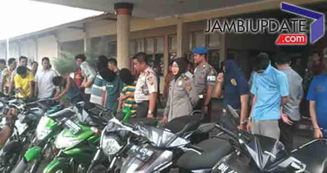 Satreskrim Polresta Jambi berhasil mengamankan 7 pelaku pencurian sepeda motor.