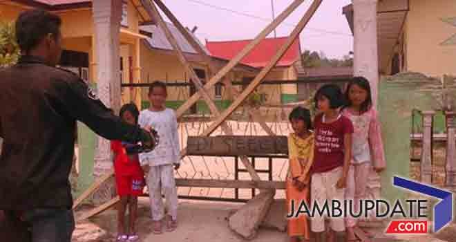 SDN 48 Desa Biuku Tanjung, Kecamatan Bangko Barat Disegel Pemilik Tanah.
