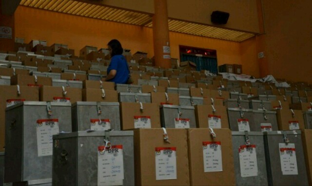 Kotak suara yang digunakan saat Pileg lalu. Kotak dan bilik suara bekas Pileg dan Pilpres 2014 lalu ini akan digunakan kembali pada Pilgub 09 Desember mendatang.