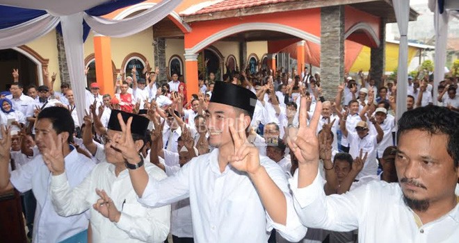 Pasangan Cagub dan Cawagub Zumi Zola-Fachrori Umar, Jumat (11/9) melantik tim pemenangan di Kabupaten Tanjab Barat.