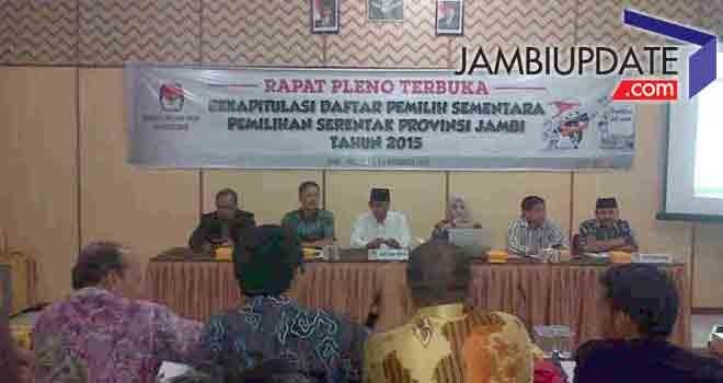 Pelaksanaan rapat pleno di KPU Provinsi Jambi beberapa waktu lalu. KPU Provinsi Jambi mensinyalir ada penyelenggara di tingkat bawah yang terlibat tim suskes pasangan calon