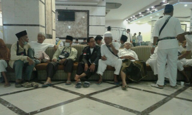 JCH melakukan survey tempat membayar Dam.