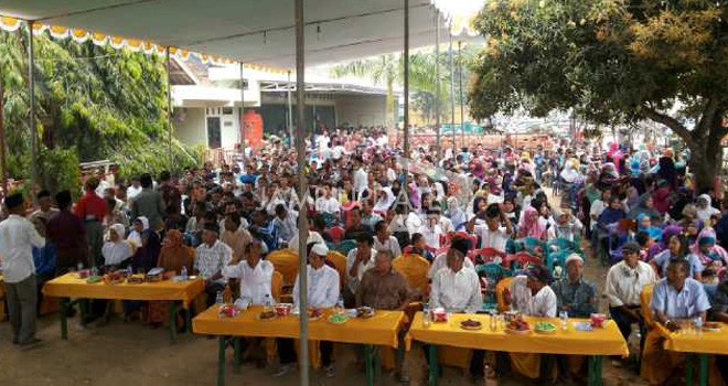 Pelantikan dan pengukuhan tim koalisi dan pemenangan pasangan Sinar di Desa Penerokan, Kecamatan Bajubang.