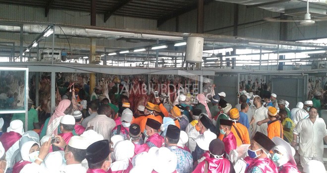 Jamaah haji asal Jambi melaksanakan pembayaran Dam.