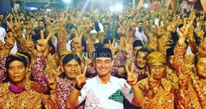 Ratusan tokoh masyarakat Jawa mendeklarasikan diri untuk mendukung pasangan Cagub-Cawagub nomor dua.