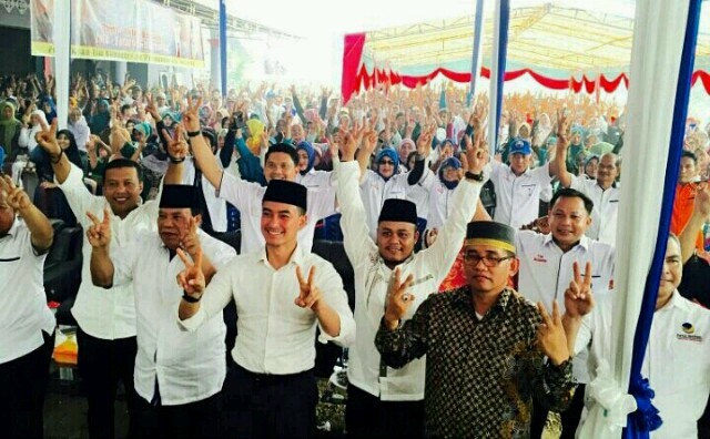 Ratusan tim pemenangan pasangan Cagub dan Cawagub H Zumi Zola Zulkifli-Fachrori Umar untuk Kecamatan Geragai, Kabupaten Tanjungjabung Timur, Rabu (16/9/2015) dilantik secara serentak di Desa Pandan Jaya.