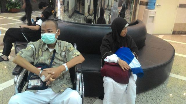 Akibat sakit ginjal yang dideritanya, maka M Yakub harus cuci darah seminggu dua kali selama berada di Tanah Suci.
